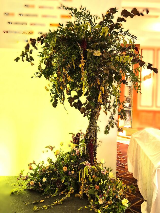 Stunning 6ft Foliage Showpiece Tree