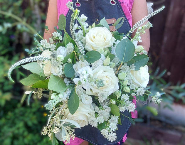 Elegant White Bridal Bouquet – Timeless Beauty for Your Special Day