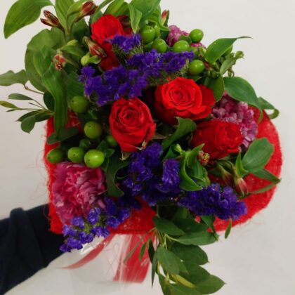 Valentine’s Romantic Hand-Tied Bouquet – Red Roses & Vibrant Seasonal Flowers